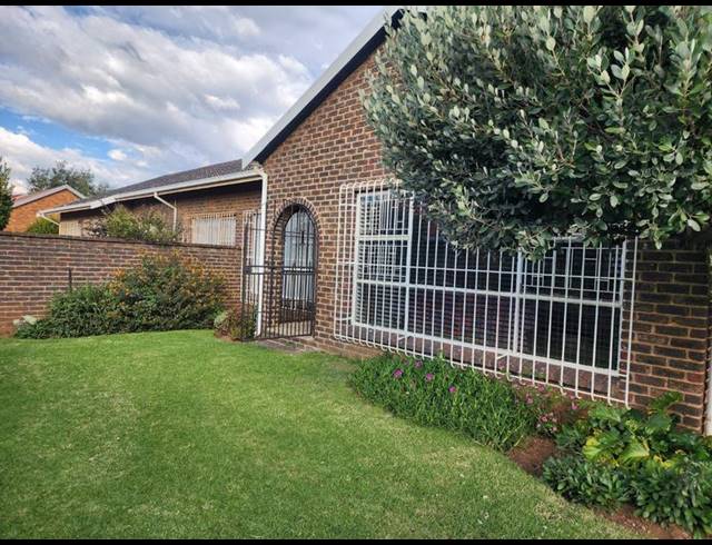 4 BEDROOM HOUSE FOR SALE IN PETERSFIELD